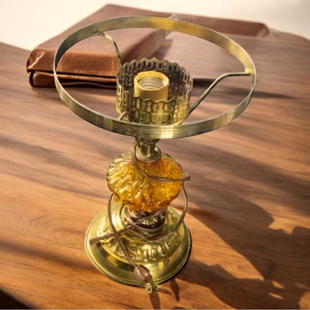 Vintage Amber Glass & Brass Hurricane Table Lamp Mid Century Hollywood Regency - Picture 2 of 2